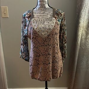 BKE Lace and Floral V-Neck Blouse Sz Small